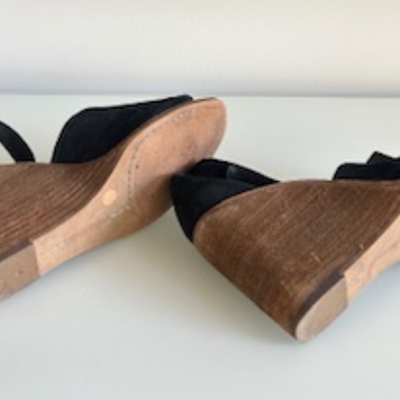 Vince Camuto Black Suede Wedge Peep-Toe Sandals - size 7.5 - Picture 4 of 4